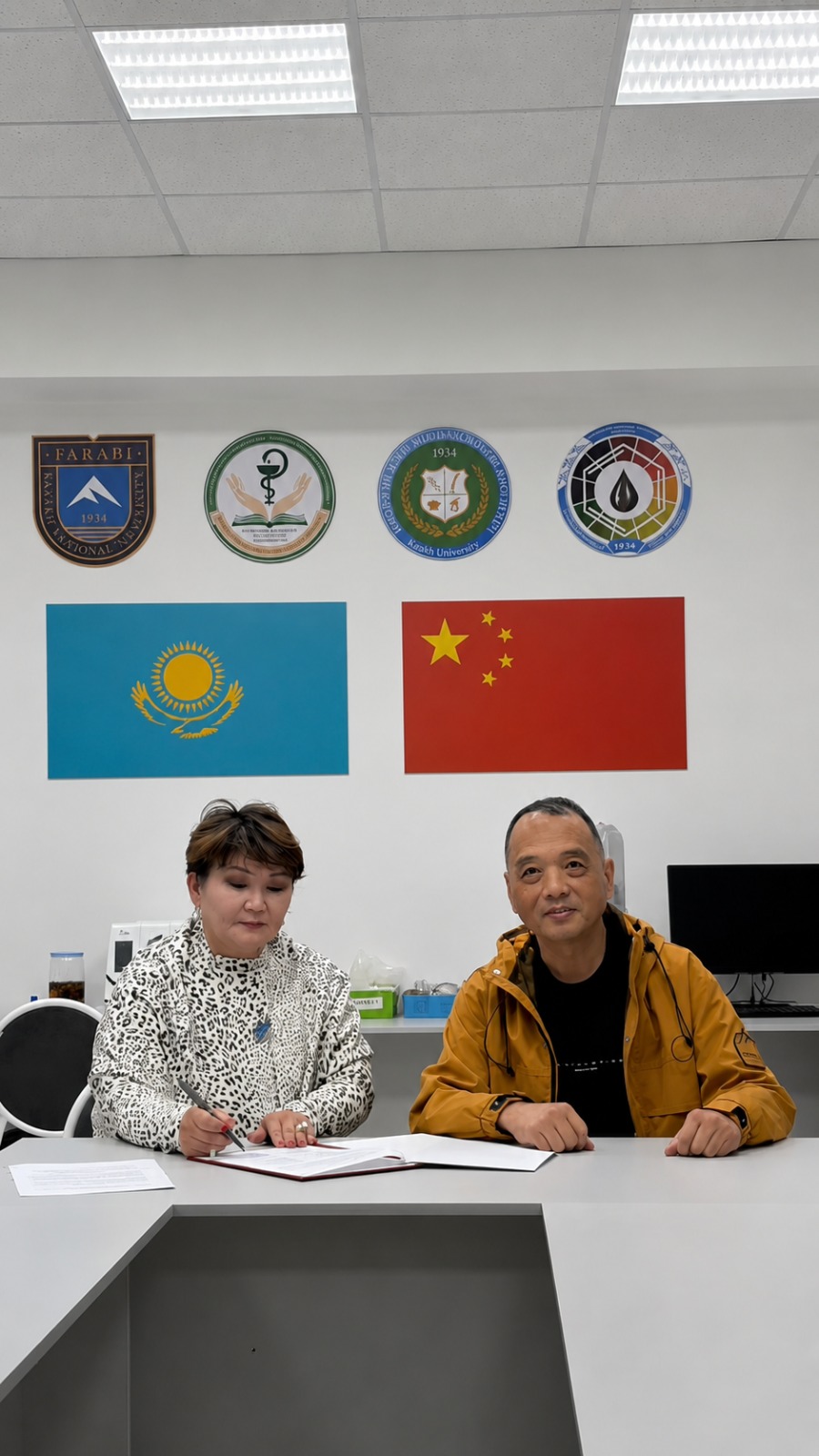 NULOOP Kazakhstan and KazNU signing